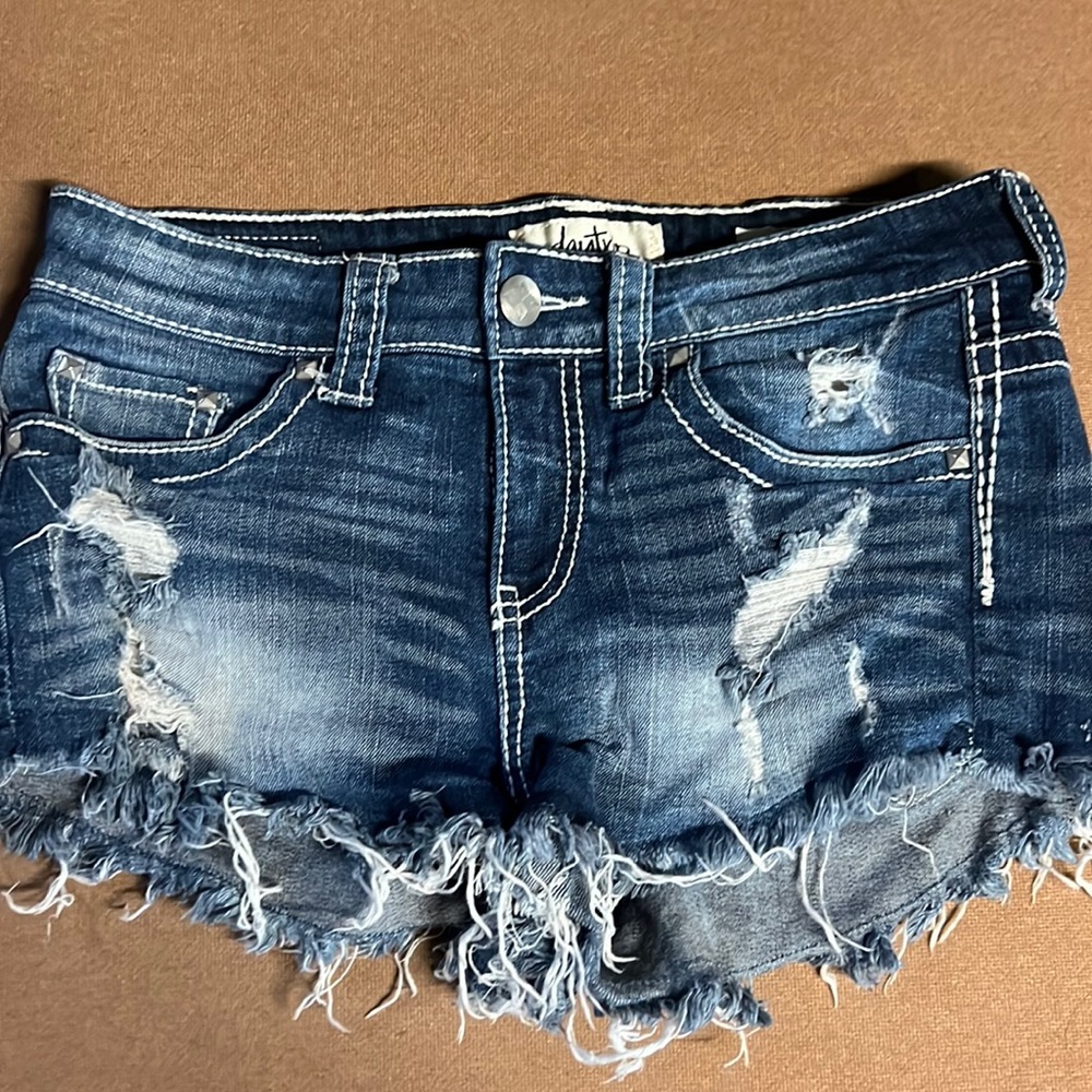 Day trip Capricorn high rise distressed short